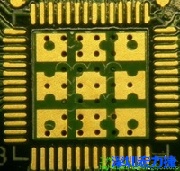 這也是不好的通孔設計，但部份通孔已經(jīng)用綠漆(mask)蓋上，但仍有部份通孔未塞孔。 