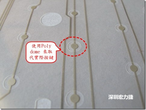 仔細(xì)看下面的第一張圖片，在圓形的節(jié)點(diǎn)旁邊有個(gè)圓形的開(kāi)口，這個(gè)開(kāi)口墊高了鍵盤(pán)按鍵的接觸點(diǎn)線路。