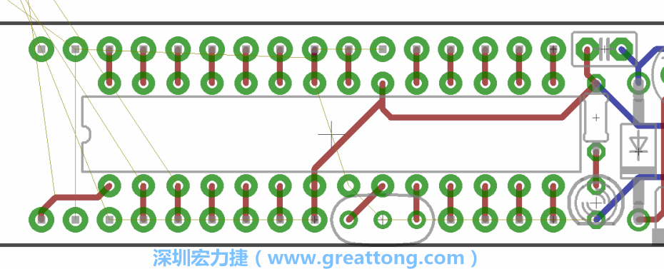 諧振器應(yīng)擺放在ATmega微控制器的針腳8、9和10旁邊，在共鳴器和微控制器中間的高頻信號(hào)線應(yīng)該要愈短愈好，此外，其它的信號(hào)線應(yīng)該要遠(yuǎn)離這個(gè)區(qū)域且配置在諧振器的下方，這樣做是為了防止不必要的無(wú)線電波干擾。