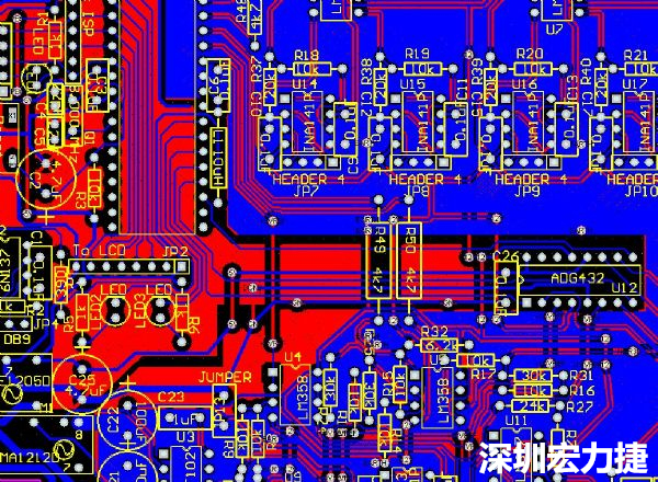 一般產(chǎn)品的PCB設(shè)計(jì)，多數(shù)先決定元件布局，再進(jìn)行線路連接，于元件位置就先改善干擾問(wèn)題，再?gòu)木€路細(xì)節(jié)著手改善產(chǎn)品。