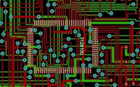 圖1：兩種PCB模型的部分電路。頂圖：傳統(tǒng)設(shè)計(jì)版本。