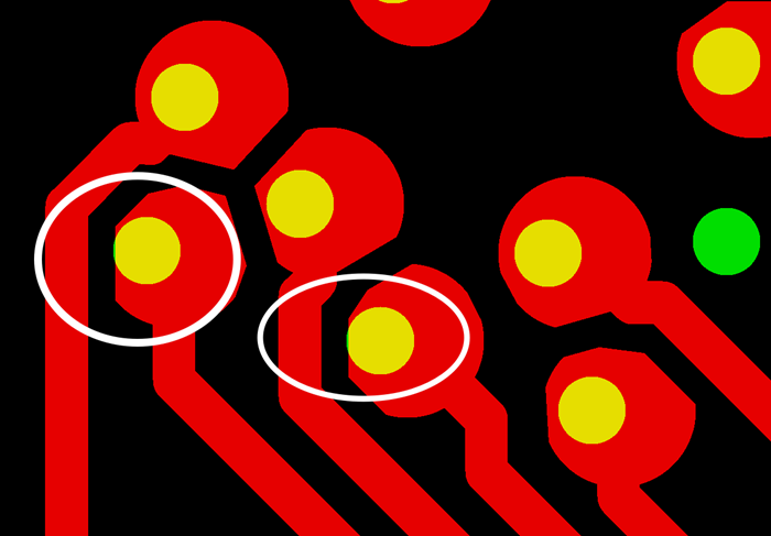 PCB生產(chǎn)會產(chǎn)生同一方向性的小小量偏移，焊盤被削的方向無規(guī)則，最惡劣的情況還會出現(xiàn)個別孔破焊環(huán)