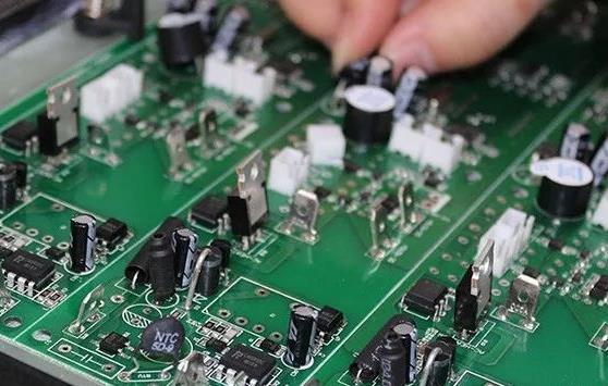PCBA加工貼片元器件與插件元器件的區(qū)別在哪？